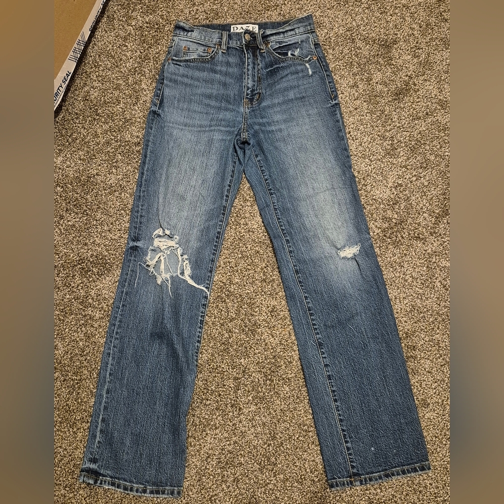 DAZE Straight Leg Distressed Women's Jeans